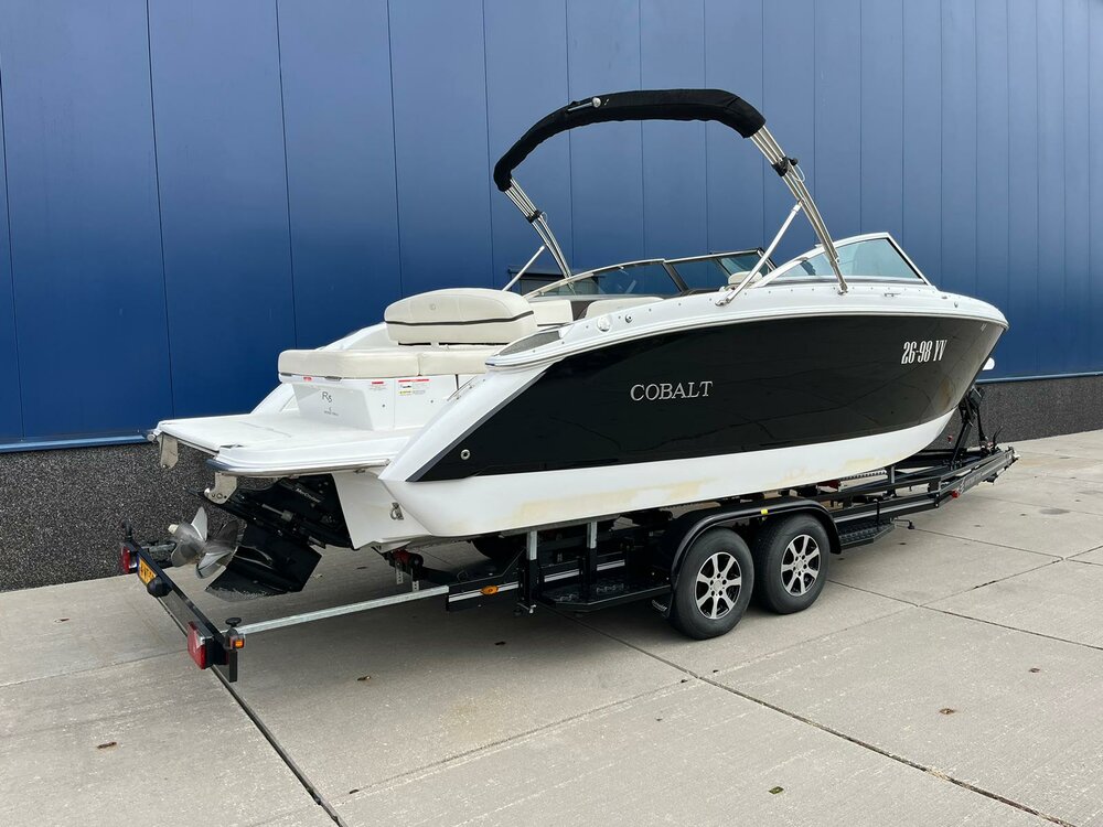 Cobalt R5 Bowrider