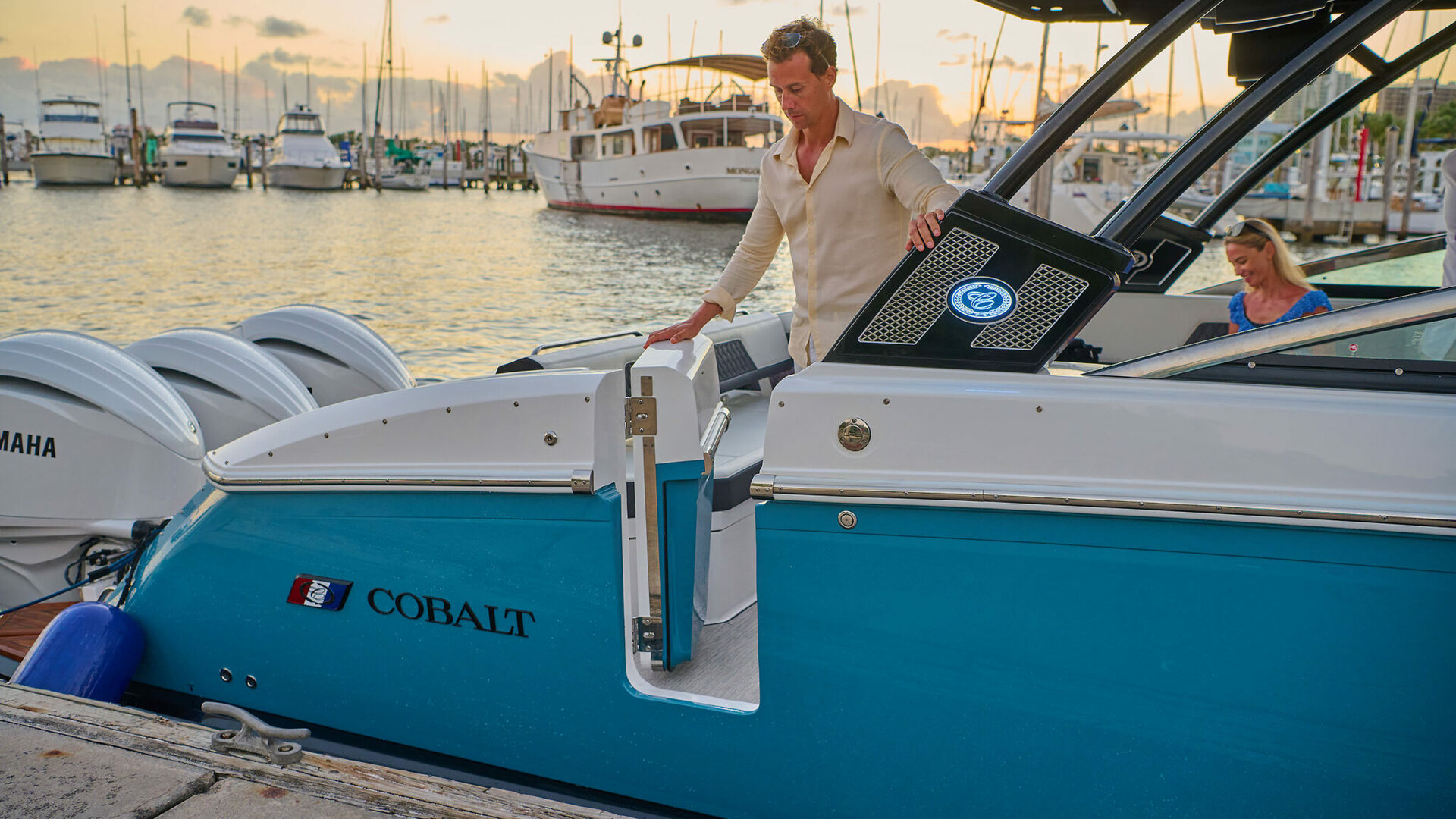 Cobalt R33 Outboard