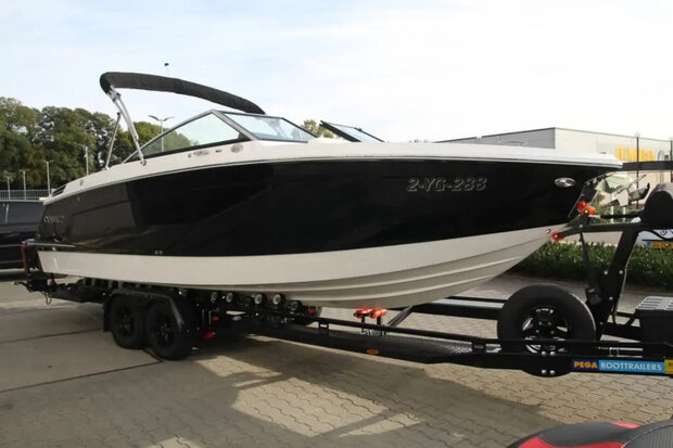 Cobalt R6 bowrider